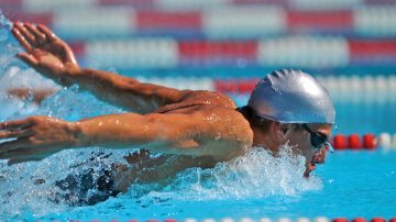 Illuminazione per piscine al coperto: proiettori LED per illuminazione da interni