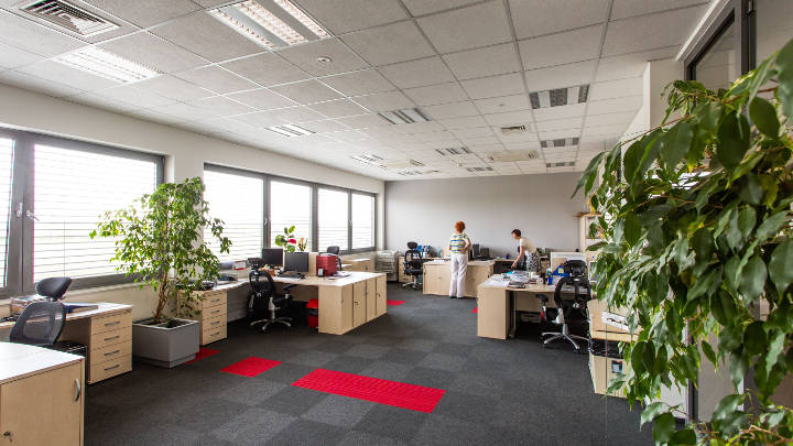 Illuminazione degli uffici open-space di Apator, in Polonia, con le soluzioni di illuminazione Philips