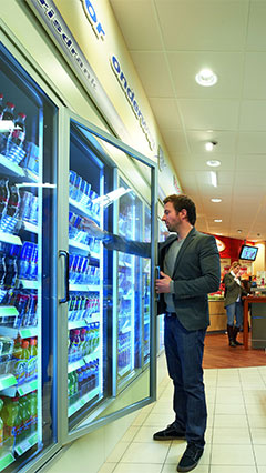 Aspetto migliore dei prodotti nel minimarket grazie alle soluzioni di illuminazione per frigoriferi di Philips