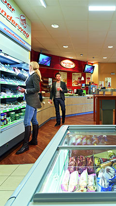 Un'atmosfera accogliente per i clienti con l'illuminazione a risparmio energetico per negozi di Philips