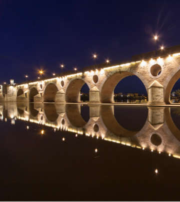 Ponte a Badajoz, Spagna, piacevolmente illuminato con le soluzioni di illuminazione per esterni Philips 