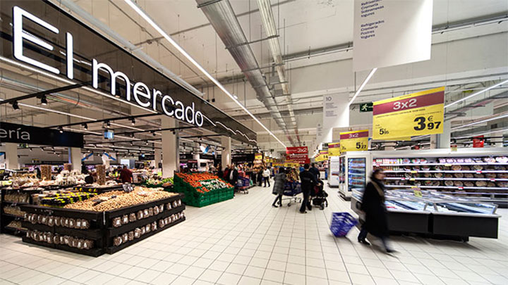 Supermercato Carrefour Santiago illuminato con una combinazione di tecnologia LED e intelligenti controlli dell'illuminazione