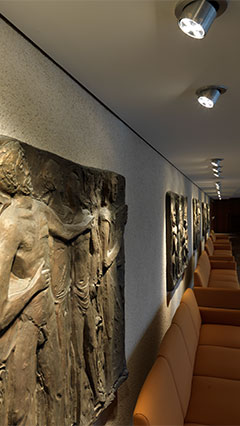 Opere d'arte in mostra con l'illuminazione per lo spettacolo di Philips