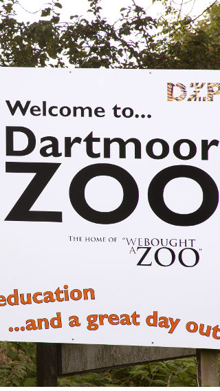  Cartello di benvenuto del ristorante dello Zoo di Dartmoor illuminato da Philips Lighting