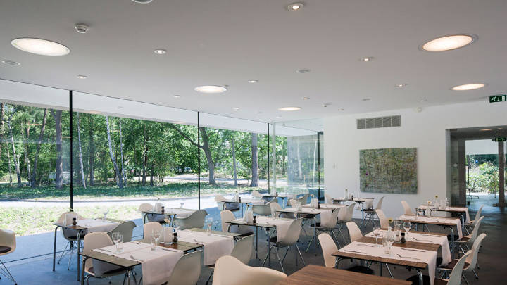 Il ristorante del Faculty Club dell'Università di Tilburg ha un aspetto fresco e moderno grazie alle soluzioni di illuminazione per ristoranti di Philips