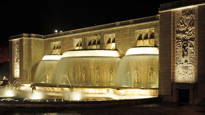 L'illuminazione per fontane di Philips trasforma la Fonte Monumental in un'incredibile attrazione di notte 
