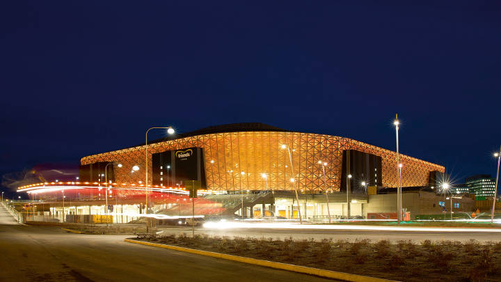 L'esterno sensazionale del Friends Arena in Svezia, illuminato da Philips Lighting