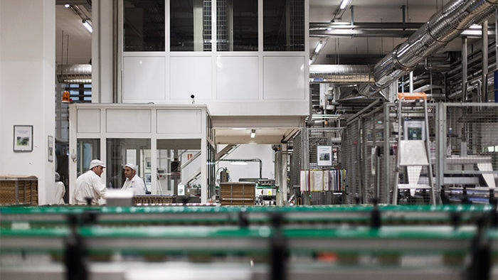 Le soluzioni per l'industria alimentare di Philips illuminano la fabbrica Hero con LED a risparmio energetico