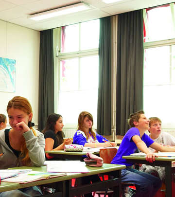 Configurazione Calma presso il College Jan van Brabant, Paesi Bassi, illuminato con le soluzioni per le scuole di Philips