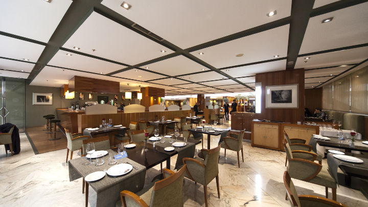 L'illuminazione per hotel, ristoranti e bar di Philips anima il bar dell'hotel NH Eurobuilding