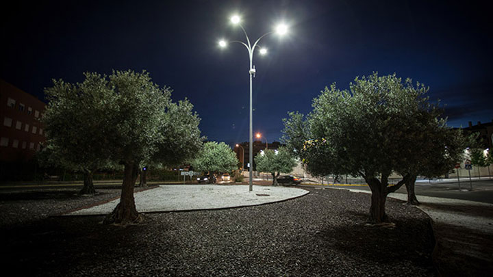 Area urbana di Rivas, in Spagna, illuminata con le soluzioni per esterni di Philips 