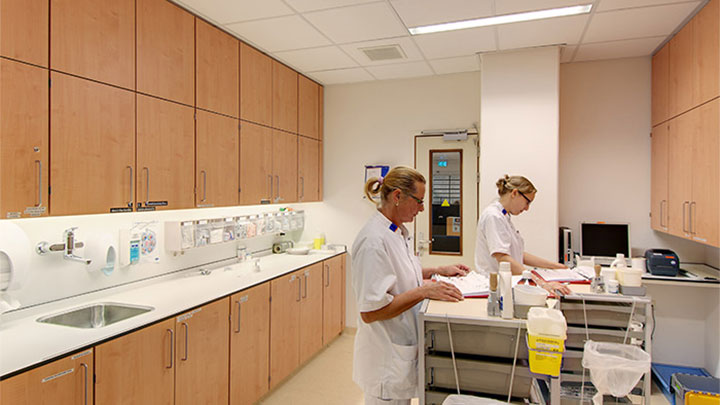 Il laboratorio del centro UMCG illuminato con le soluzioni per ospedali di Philips