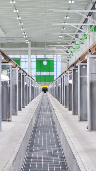 Il Centro manutenzione di VR ora è un ambiente di lavoro ben illuminato grazie alle soluzioni a LED per l'industria di Philips