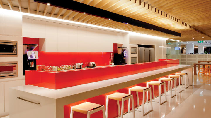 Il bar di Westfield Sydney offre un'atmosfera di illuminazione confortevole grazie ai controlli di Philips