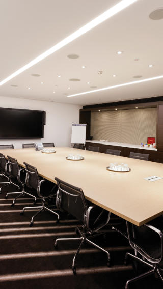 In questa sala riunioni di Westfield Sydney sono stati installati i controlli dell'illuminazione per uffici di Philips per contribuire a risparmiare energia.