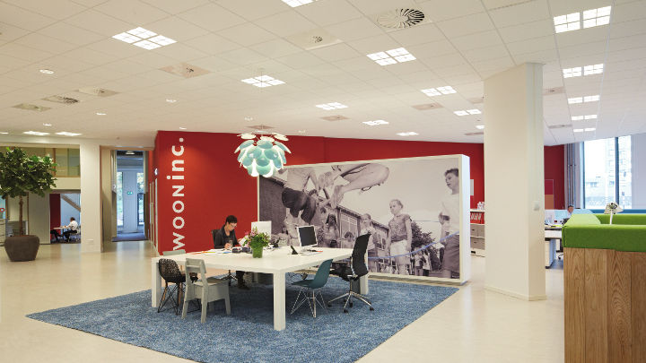 Sede di Wooninc illuminata con le soluzioni a efficienza energetica per uffici di Philips 
