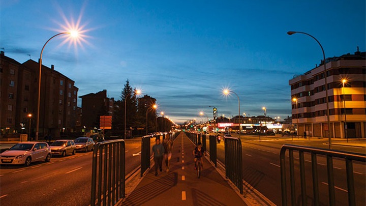 Le strade di Palencia illuminate di notte