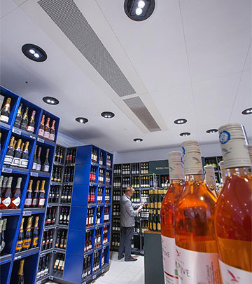 Eccezionale contrasto e brillantezza nel reparto dei vini del supermercato Irma grazie ai prodotti Philips Lighting 
