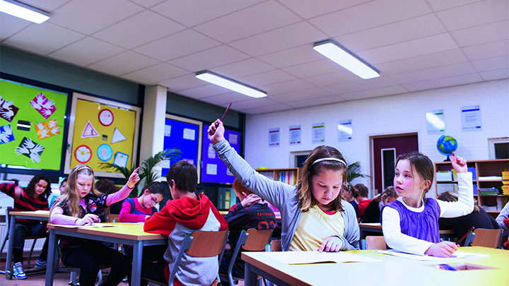 Impostazioni di luce Energy SchoolVision: illuminazione per la scuola connessa quando i livelli di energia diminuiscono