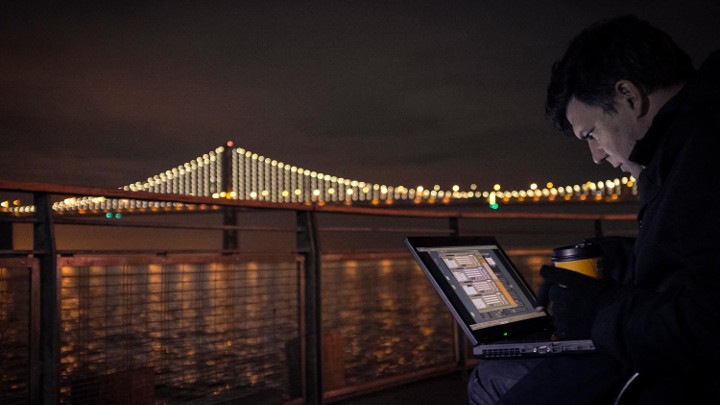 ActiveSite fornisce il monitoraggio remoto centralizzato dovunque tu sia e fornisce, inoltre, aggiornamenti software e firmware automatici per l'illuminazione architetturale Philips Color Kinetics