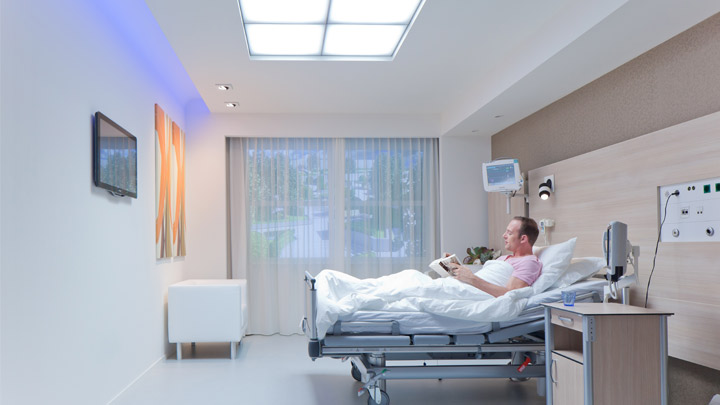 HealWell di Philips Lighting è un sistema d'illuminazione ospedaliera completo che migliora l'esperienza del paziente