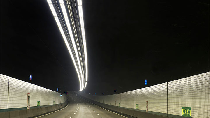 Ottimizza l'illuminazione e garantisci la sicurezza con un sistema d'illuminazione tunnel costruito appositamente per la tecnologia LED