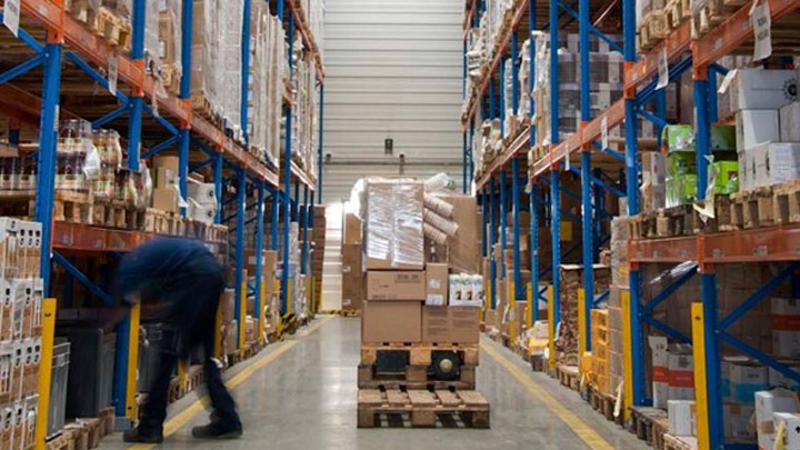 Gli apparecchi d'illuminazione industriali per altezze elevate migliorano la sicurezza dell'azienda manifatturiera