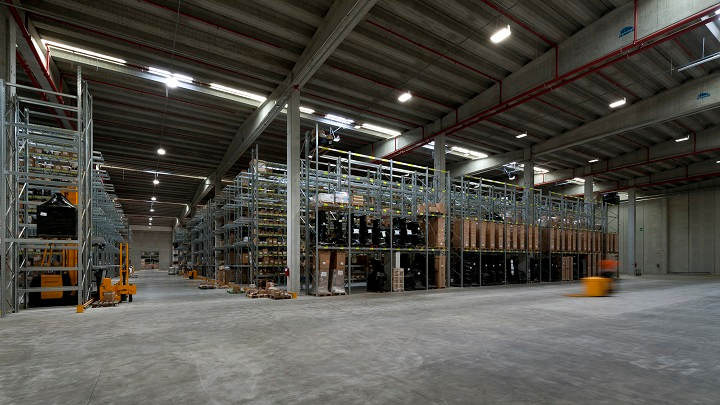 L'illuminazione del nuovo magazzino di Staci, situato in provincia di Pavia, ha permesso di ottenere una maggiore efficienza energetica, un notevole risparmio economico ed enrgetico e una maggior sicurezza all’interno del luogo di lavoro. 9ren è Value Added Partner di Philips Lighting per la parte di illuminazione Office & Industry (Ufficio e industria)