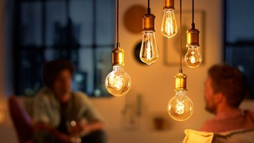 Le lampade LED Philips Vintage da soffitto creano una luce calda e soffusa confortevole