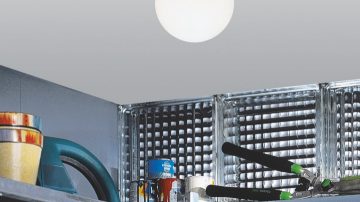 Plafoniera in un ripostiglio