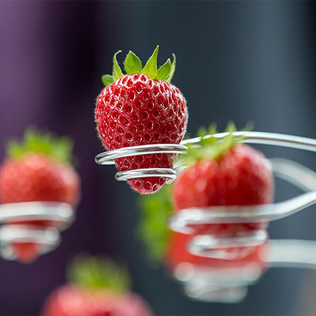 Fragole dolci senza sole ma estive costituiscono il caso per una fattoria verticale