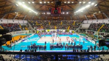 Soluzione innovativa per migliorare la fan experience e la fruizione dei campi da gioco, diminuendo i costi energetici. Scopri il progetto VeroVolley. Soluzione innovativa per migliorare la fan experience e la fruizione dei campi da gioco, diminuendo i costi energetici. Scopri il progetto VeroVolley.